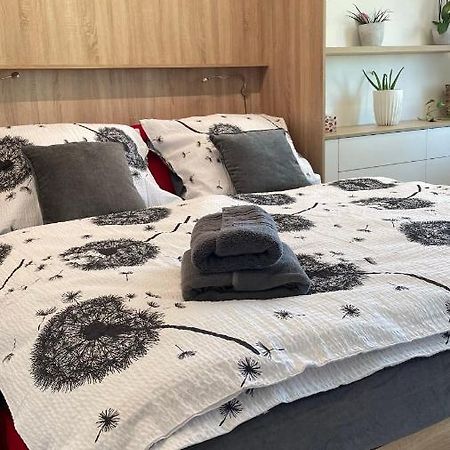 Apartman Na Zahradni Kyjov  Ngoại thất bức ảnh